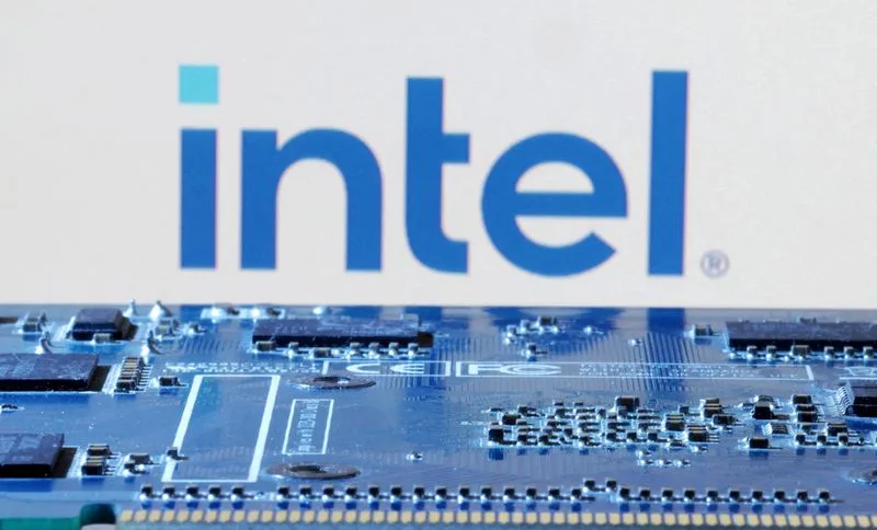 US senator presses Intel CEO on chips award after job cut plan